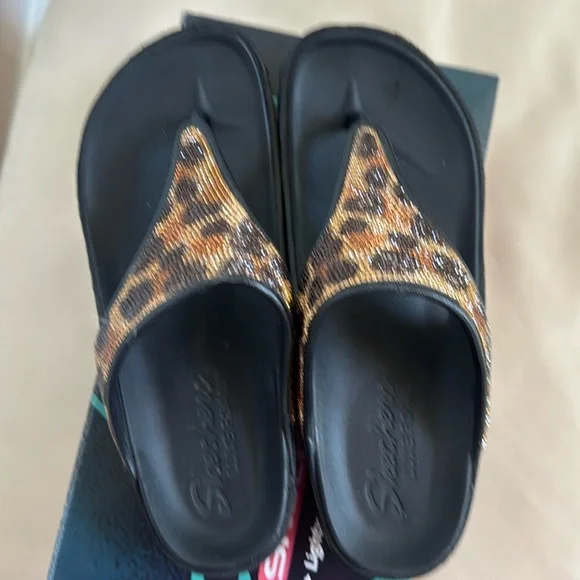 Skechers Cali Gear Leopard Shimmer Sandals - Picture 2 of 6